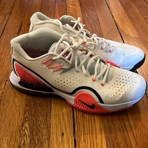 Men’s Nike Court Tech Challenge 20 “Lava” Tennis Sneaker. Size 10.5.